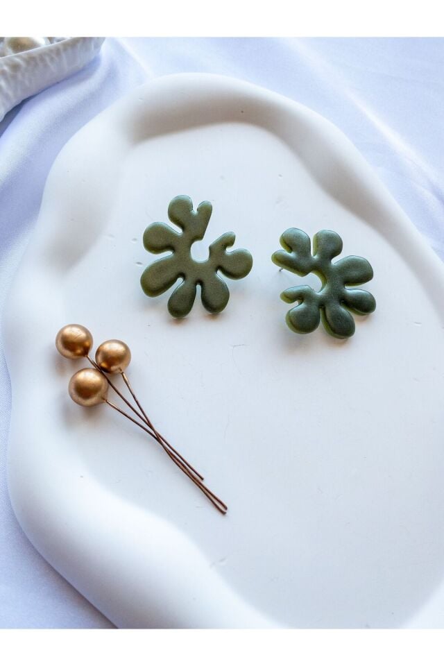 Özel Tasarım Yeşil Polimer Kil Üzeri Sedefli Çiçek Küpe