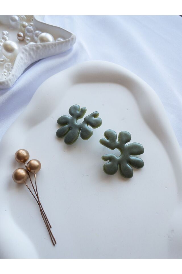 Özel Tasarım Yeşil Polimer Kil Üzeri Sedefli Çiçek Küpe