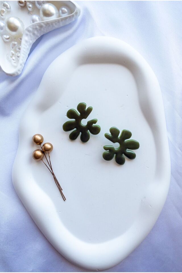 Özel Tasarım Yeşil Polimer Kil Üzeri Sedefli Çiçek Küpe