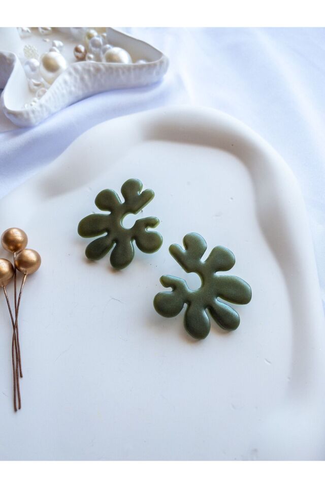 Özel Tasarım Yeşil Polimer Kil Üzeri Sedefli Çiçek Küpe