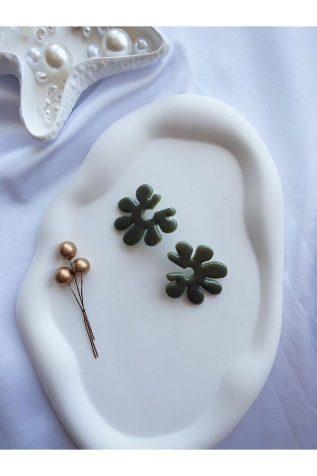 Özel Tasarım Yeşil Polimer Kil Üzeri Sedefli Çiçek Küpe