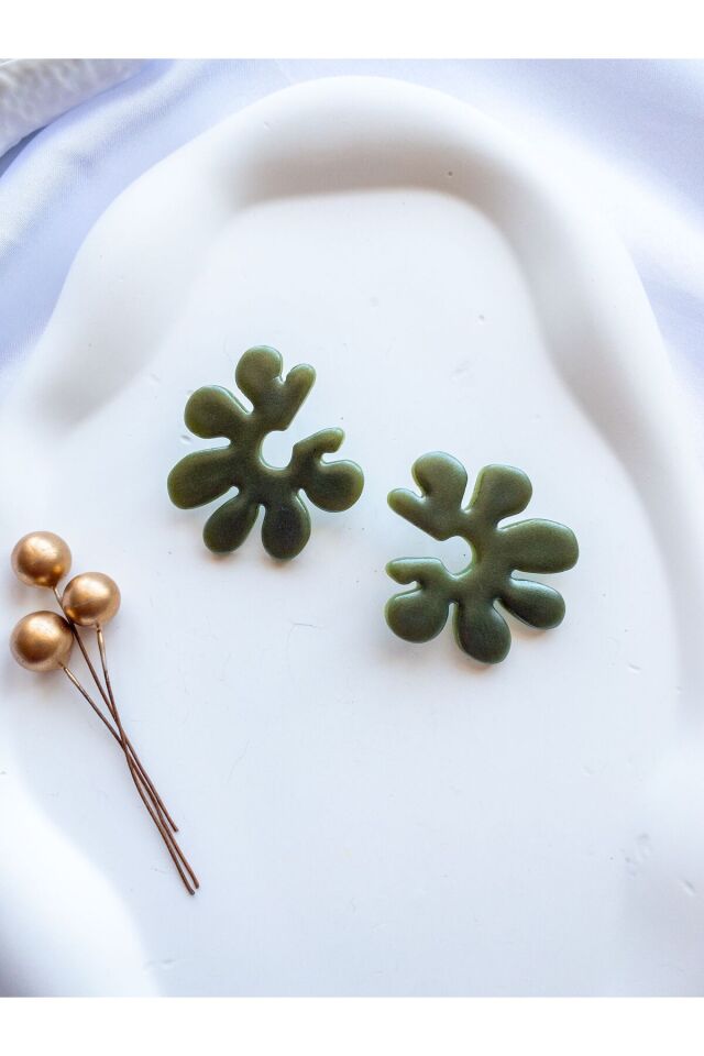 Özel Tasarım Yeşil Polimer Kil Üzeri Sedefli Çiçek Küpe