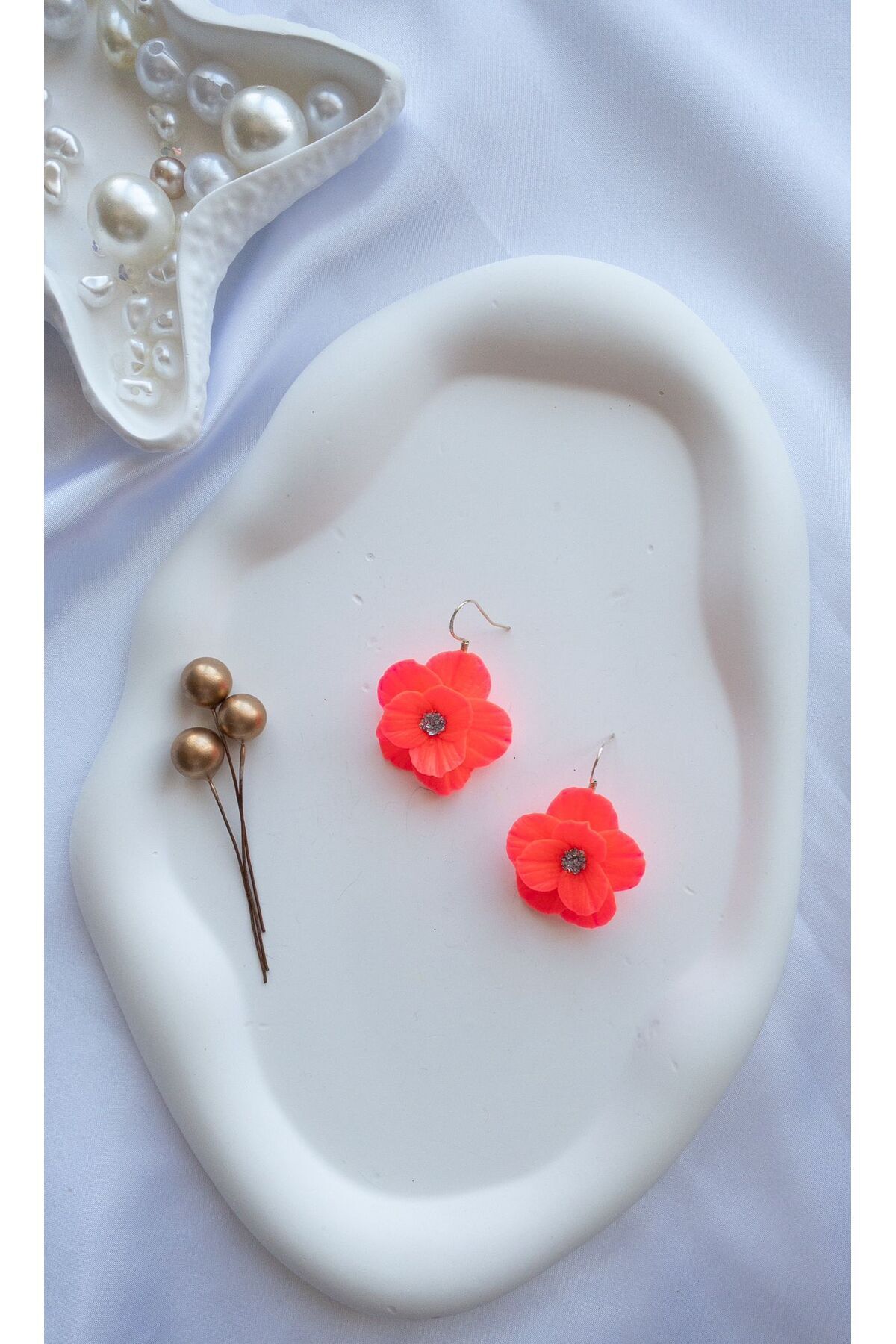 Özel Tasarım Neon Pembe Polimer Kil Çiçek Küpe