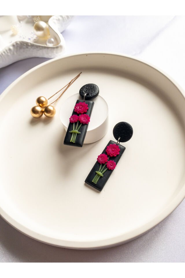 Özel Tasarım Siyah Polimer Kil Üzeri Pembe Çiçek Detay Geometrik Küpe