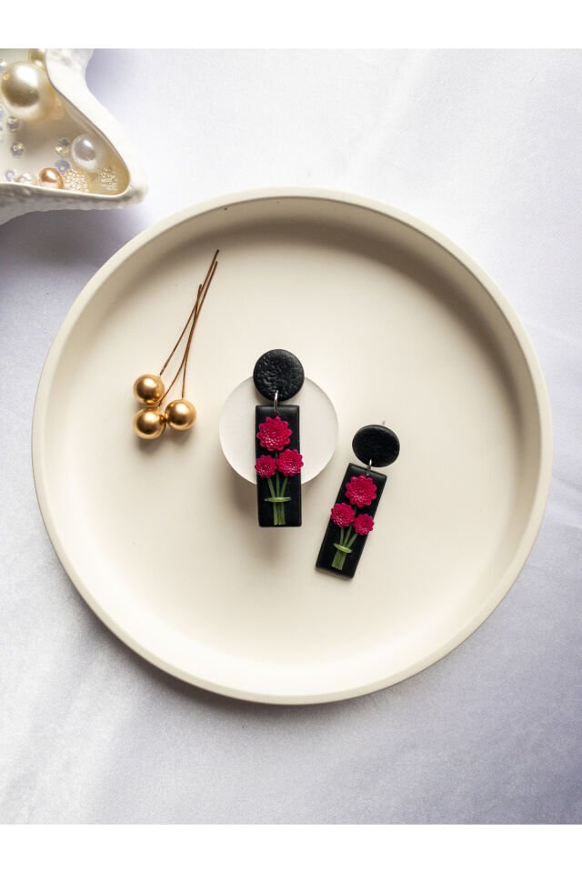 Özel Tasarım Siyah Polimer Kil Üzeri Pembe Çiçek Detay Geometrik Küpe