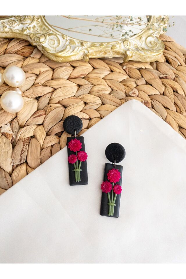 Özel Tasarım Siyah Polimer Kil Üzeri Pembe Çiçek Detay Geometrik Küpe