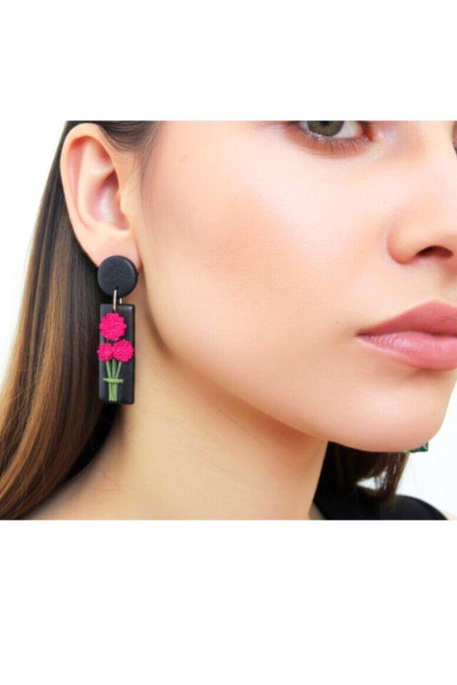 Özel Tasarım Siyah Polimer Kil Üzeri Pembe Çiçek Detay Geometrik Küpe