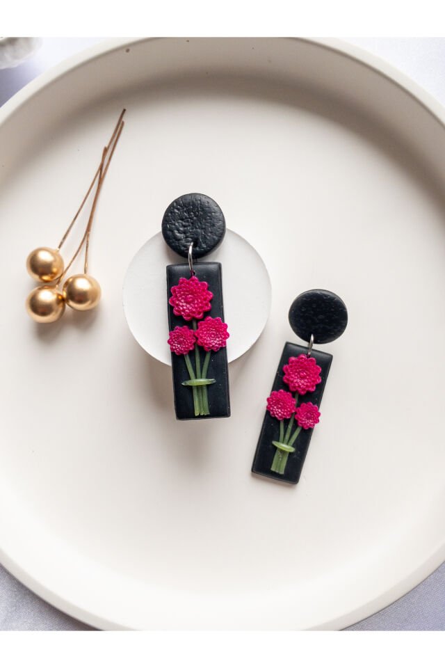 Özel Tasarım Siyah Polimer Kil Üzeri Pembe Çiçek Detay Geometrik Küpe