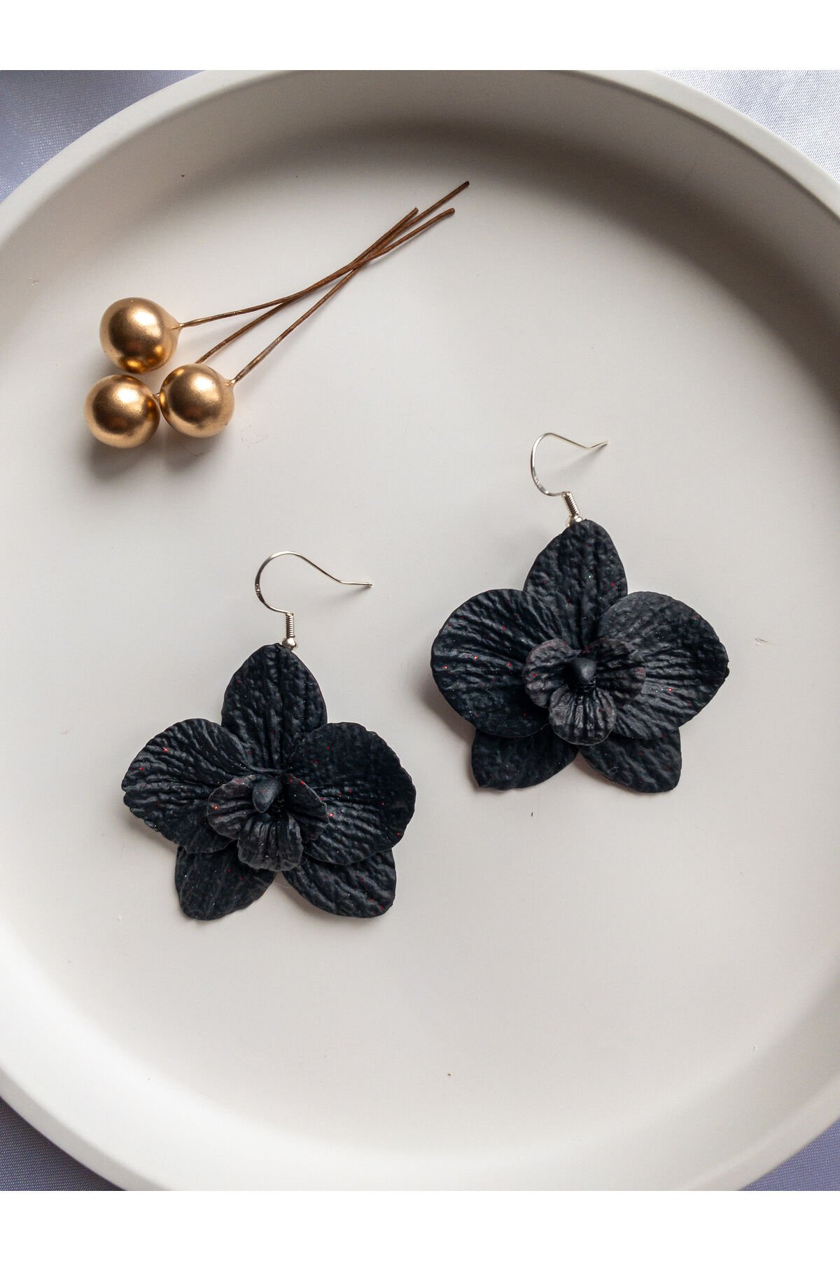 Özel Tasarım Siyah Polimer Kil Üzeri Kırmızı Sim Detay Orkide Küpe