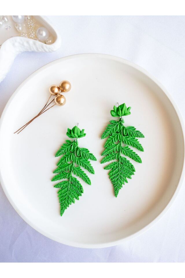 Beubella Yeşil Yaprak Küpe | El Yapımı Polimer Kil Küpe | Antialerjik Çelik Küpe | 9x4 cm