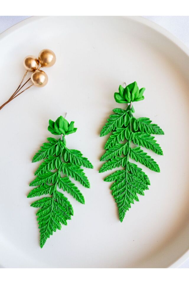 Beubella Yeşil Yaprak Küpe | El Yapımı Polimer Kil Küpe | Antialerjik Çelik Küpe | 9x4 cm