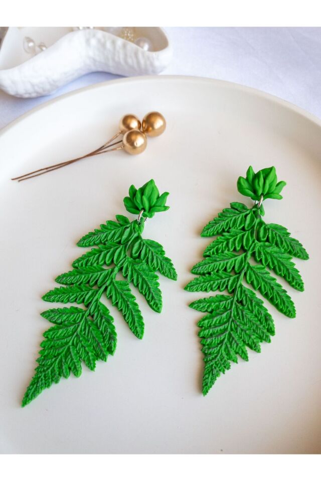 Beubella Yeşil Yaprak Küpe | El Yapımı Polimer Kil Küpe | Antialerjik Çelik Küpe | 9x4 cm