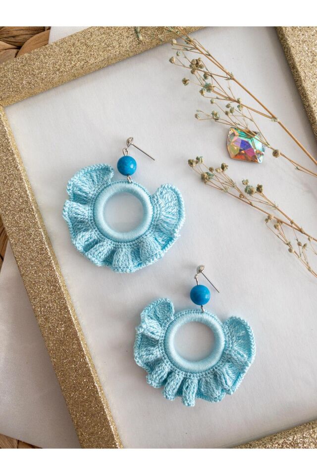 Özel Tasarım Boncuk Detay Açık Mavi Fırfır Motif Küpe