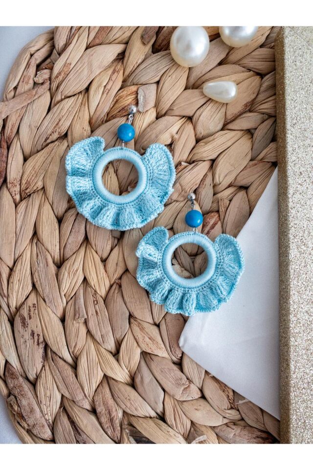 Özel Tasarım Boncuk Detay Açık Mavi Fırfır Motif Küpe