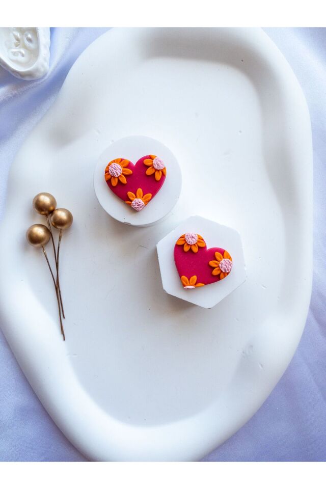 Özel Tasarım Pembe Polimer Kil Üzeri Turuncu Çiçek Kalp Küpe