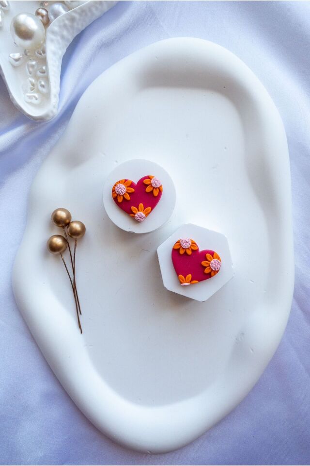 Özel Tasarım Pembe Polimer Kil Üzeri Turuncu Çiçek Kalp Küpe