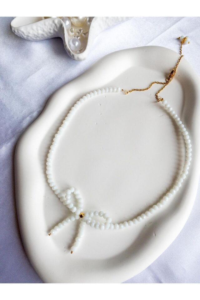 BeuBella Beyaz Kristal Boncuklu Fiyonk Kolye – Ayarlanabilir – El Yapımı – Çelik Zincirli