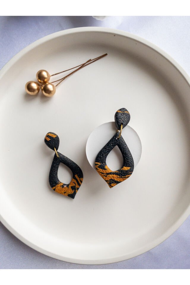 Özel Tasarım Simli Siyah Polimer Kil Üzeri Amber Sarı Detay Damla Küpe