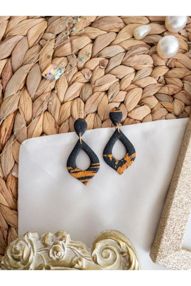 Özel Tasarım Simli Siyah Polimer Kil Üzeri Amber Sarı Detay Damla Küpe