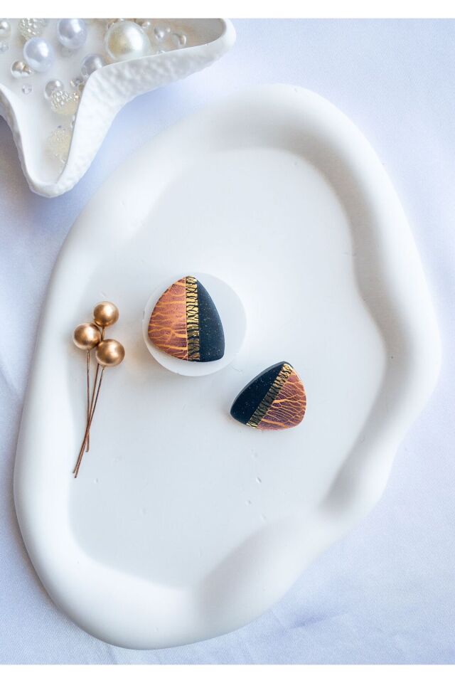 Özel Tasarım Siyah Polimer Kil Üzeri Altın ve Bronz Varak Detay Küpe