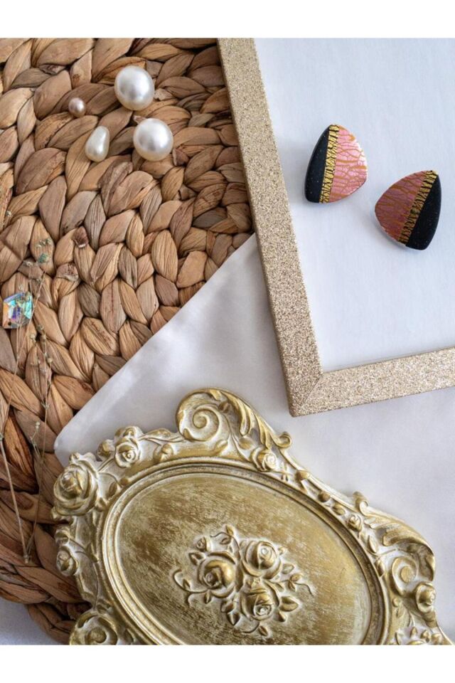 Özel Tasarım Siyah Polimer Kil Üzeri Altın ve Bronz Varak Detay Küpe