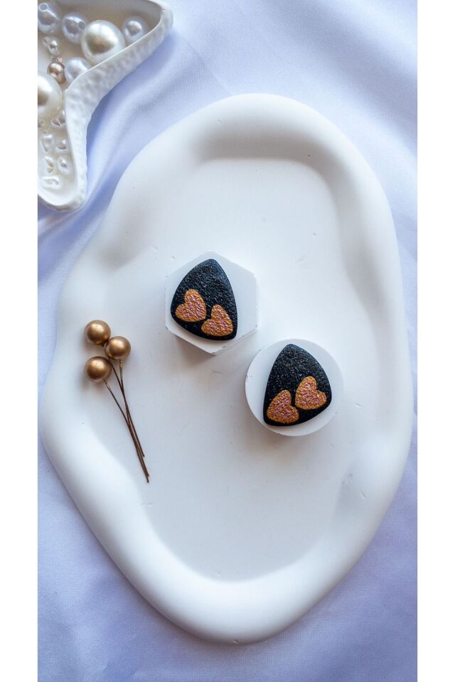 Özel Tasarım Siyah Polimer Kil Üzeri Altın ve Bronz Varak Kalp Detay Küpe