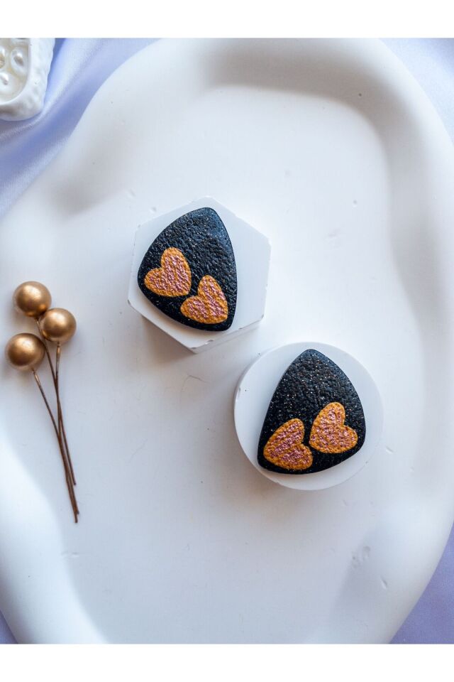 Özel Tasarım Siyah Polimer Kil Üzeri Altın ve Bronz Varak Kalp Detay Küpe