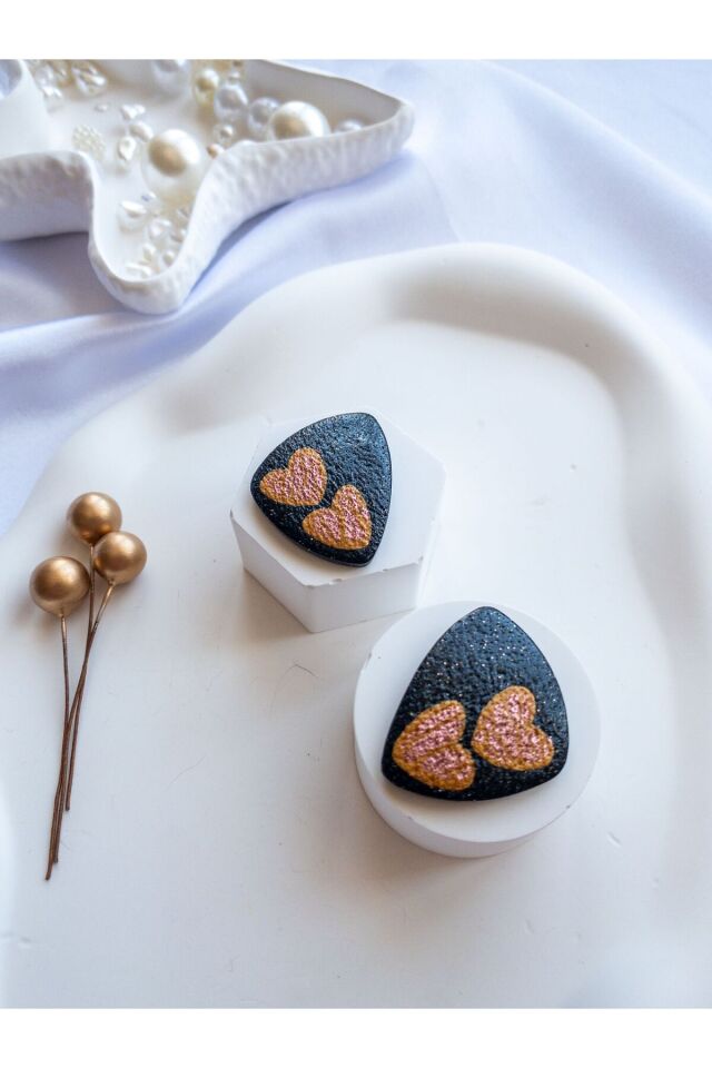 Özel Tasarım Siyah Polimer Kil Üzeri Altın ve Bronz Varak Kalp Detay Küpe