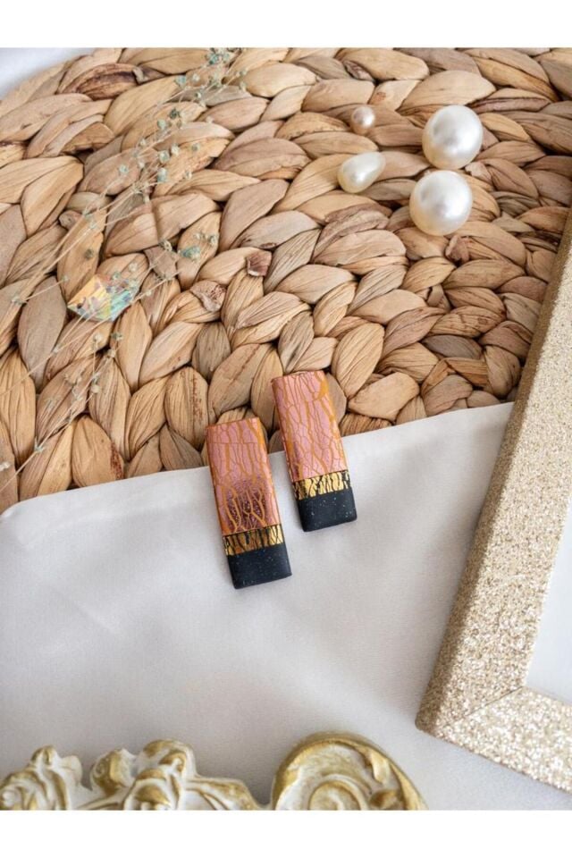 Özel Tasarım Siyah Polimer Kil Üzeri Altın ve Bronz Varak Detay Geometrik Küpe