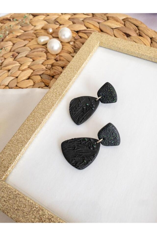 Özel Tasarım Siyah ve Yeşil Simli Polimer Kil Üzeri Çiçek Detay Küpe