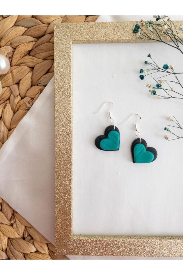 Özel Tasarım Polimer Siyah Kil Üzeri Yeşil Kalp Küpe