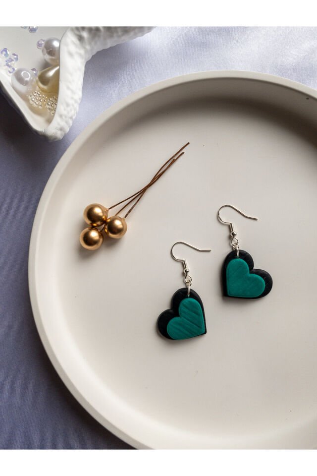 Özel Tasarım Polimer Siyah Kil Üzeri Yeşil Kalp Küpe