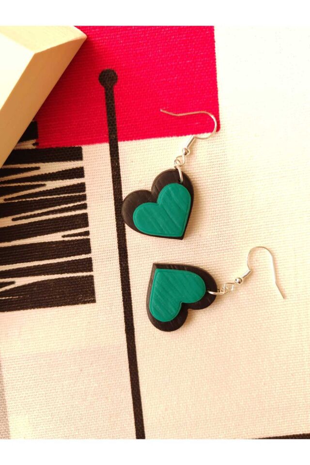 Özel Tasarım Polimer Siyah Kil Üzeri Yeşil Kalp Küpe