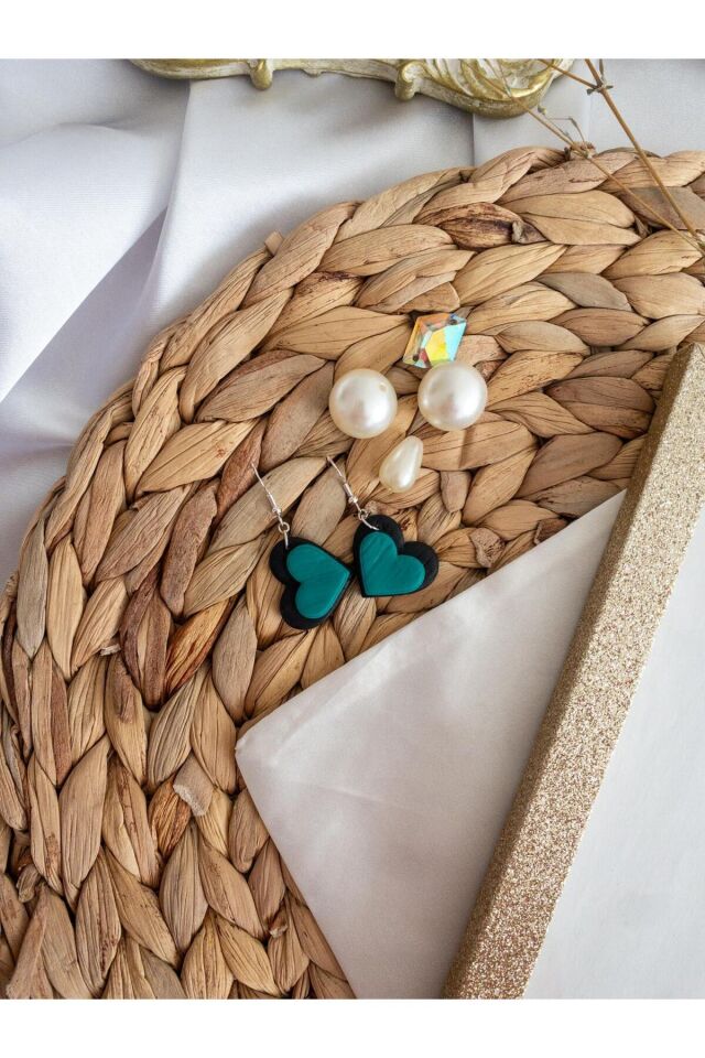 Özel Tasarım Polimer Siyah Kil Üzeri Yeşil Kalp Küpe