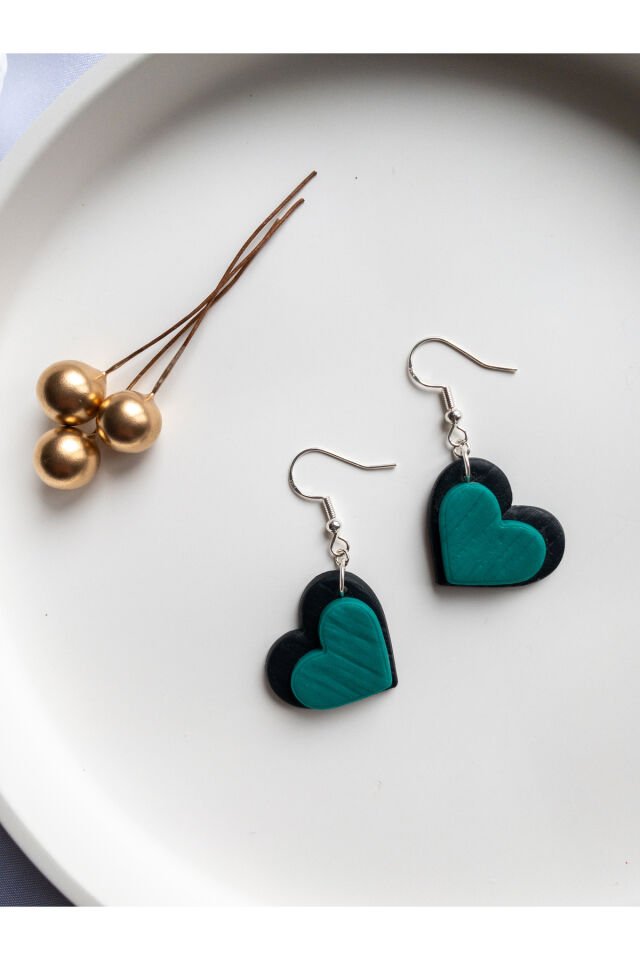 Özel Tasarım Polimer Siyah Kil Üzeri Yeşil Kalp Küpe