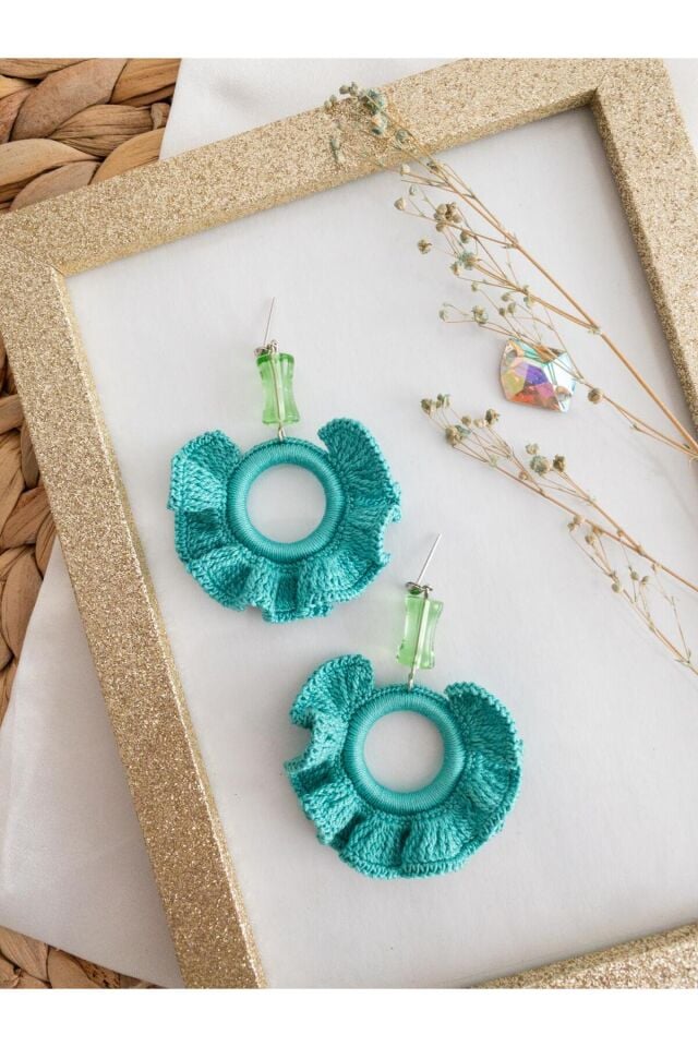 Özel Tasarım Boru Boncuk Detay Turkuaz Fırfır Motif Küpe