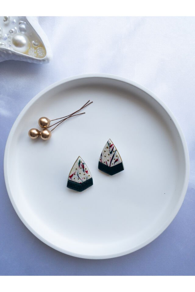 Özel Tasarım Beyaz Polimer Kil Üzeri Kırmızı ve Yeşil Desen Geometrik Küpe