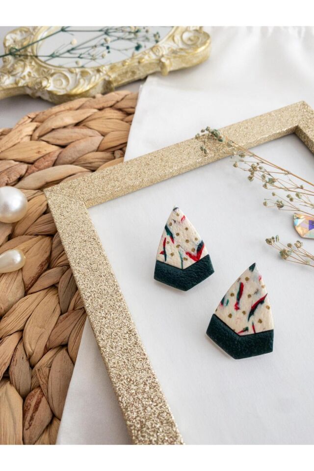 Özel Tasarım Beyaz Polimer Kil Üzeri Kırmızı ve Yeşil Desen Geometrik Küpe