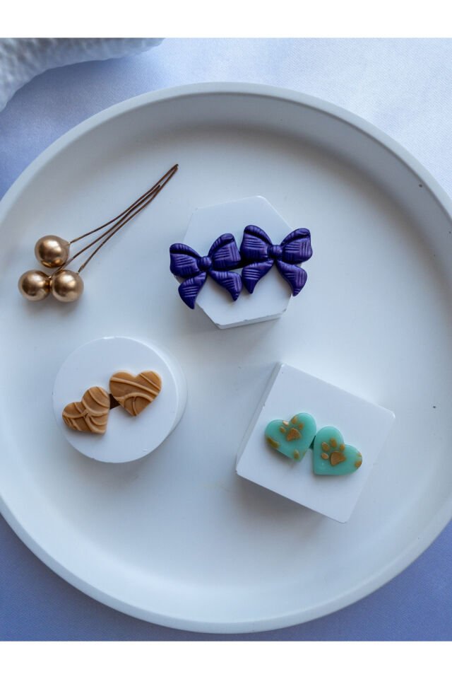 Özel Tasarım Polimer Kil Kalpli ve Fiyonklu Küpe Seti