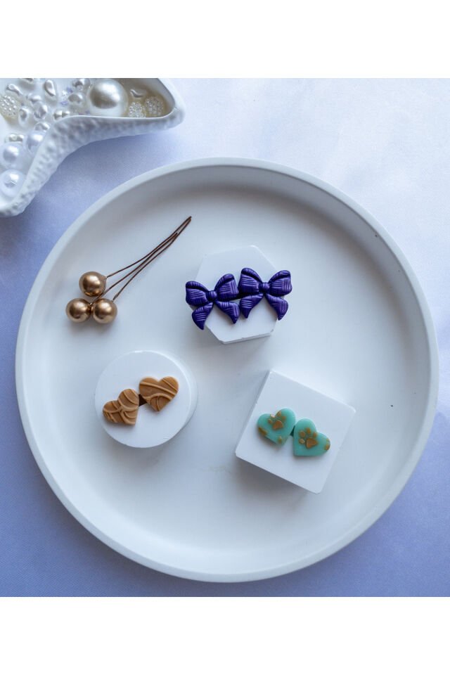 Özel Tasarım Polimer Kil Kalpli ve Fiyonklu Küpe Seti