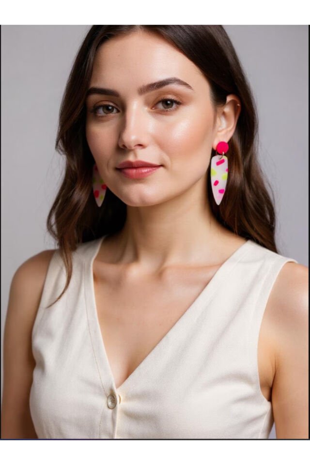 Özel Tasarım Transparan Polimer Kil Üzeri Pembe ve Yeşil Geometrik Şekil Küpe