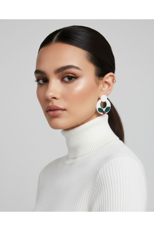 Özel Tasarım Beyaz Polimer Kil Üzeri Kokina Detay Küpe