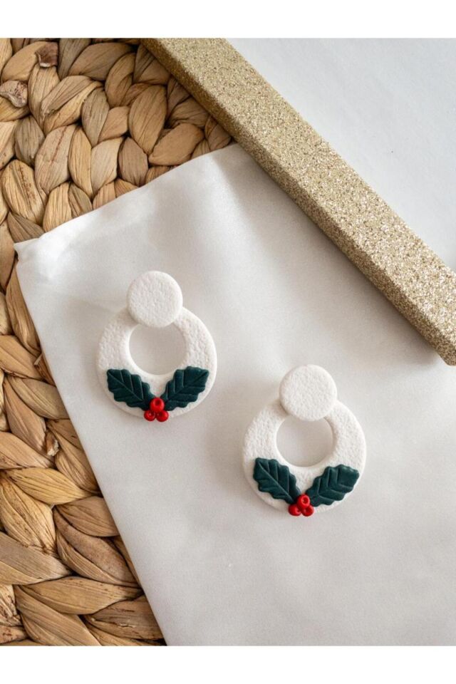 Özel Tasarım Beyaz Polimer Kil Üzeri Kokina Detay Küpe