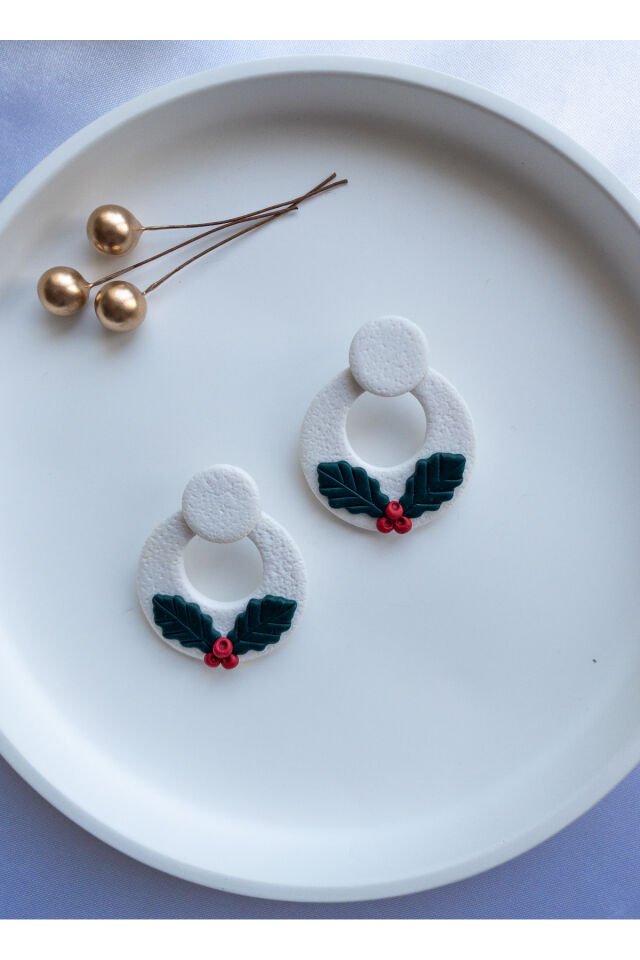 Özel Tasarım Beyaz Polimer Kil Üzeri Kokina Detay Küpe