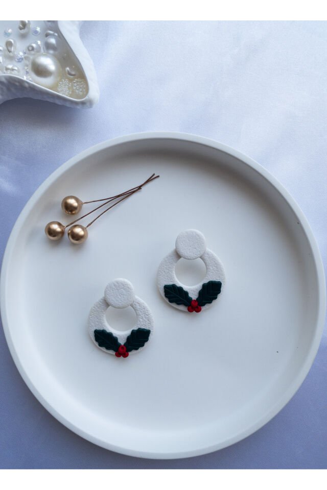 Özel Tasarım Beyaz Polimer Kil Üzeri Kokina Detay Küpe