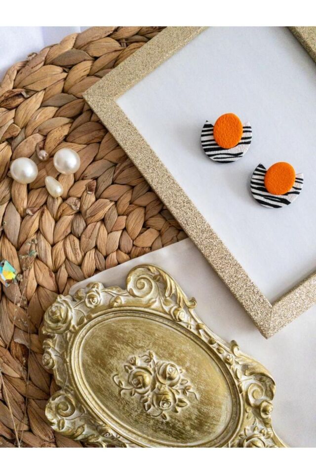 Özel Tasarım Çizgili Polimer Kil Üzeri Turuncu Detay Küpe