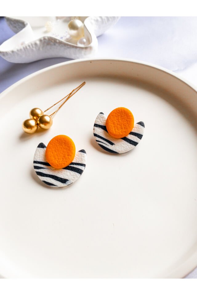 Özel Tasarım Çizgili Polimer Kil Üzeri Turuncu Detay Küpe
