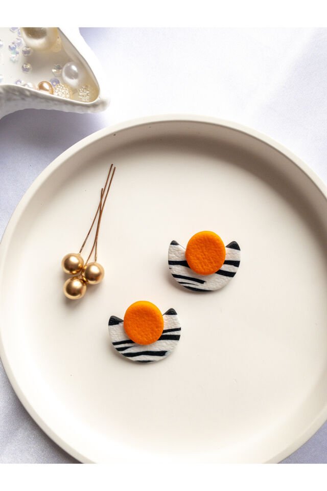 Özel Tasarım Çizgili Polimer Kil Üzeri Turuncu Detay Küpe