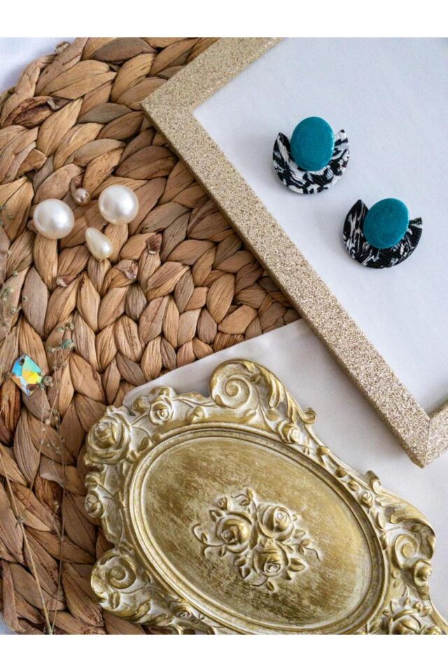 Özel Tasarım Siyah Beyaz Desenli Polimer Kil Üzeri Turkuaz Reçine Detay Küpe