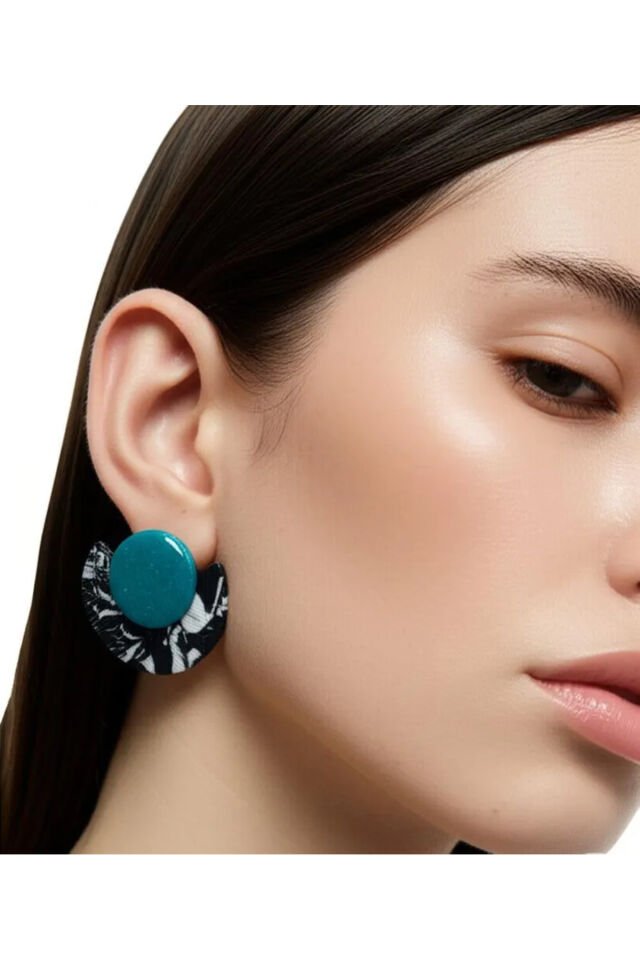 Özel Tasarım Siyah Beyaz Desenli Polimer Kil Üzeri Turkuaz Reçine Detay Küpe